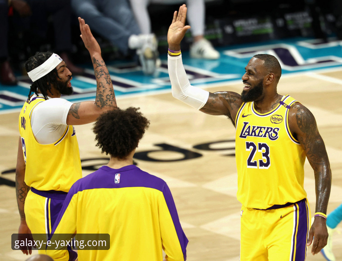 如何解读湖人队的高效进攻？一场137-130的胜利背后有何玄机？