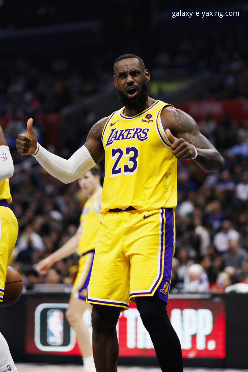 如何解读湖人队的高效进攻？一场137-130的胜利背后有何玄机？